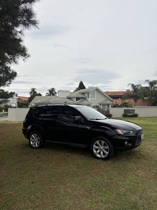 MITSUBISHI OUTLANDER 3.0 GT 4X4 V6 24V GASOLINA 4P AUTOMÁTICO MITSUBISHI OUTLANDER 3.0 GT 4X4 V6 24V GASOLINA 4P AUTOMÁTICO